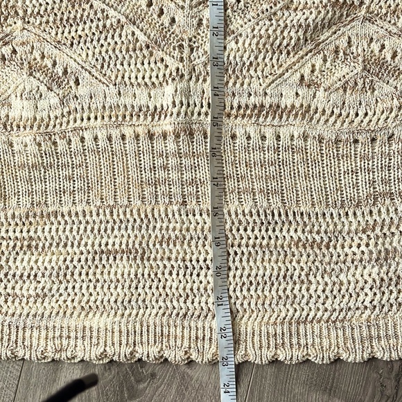 Knit over the head top with short scalloped sleeves - Picture 6 of 8